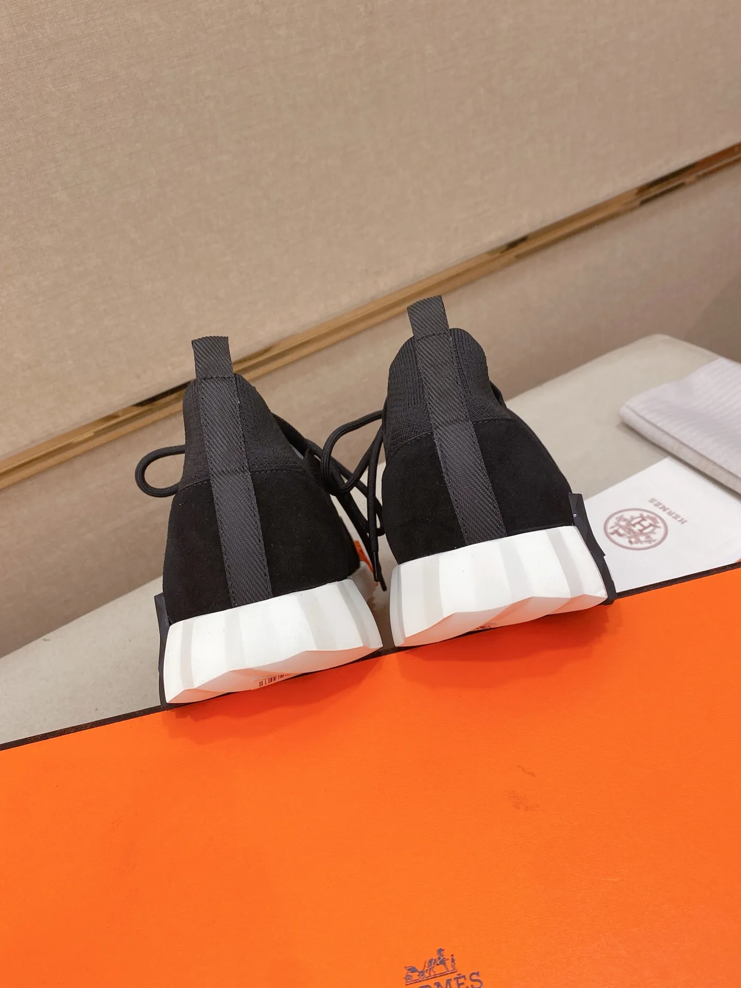 Men's clothing and shoes💰: 620💰《HERMES》【Classic Original Version】Hermès; Top 🔝 Purchasing Agency 🔍🔍Men's latest 🇺🇸 counters are on sale simultaneously, original imported from Italy ▲▲Silk cowhide with breathable fabric ▲▲ (high-end and expensive Qi·Grade) Exquisite workmanship (Italian 🇮🇹Imported water-dyed 🐂cowhide lining) Sole: Original sole provided by the original factory, ⚠️Exclusive double-layer activity·TPR·Rubber·Combined molded outsole; Super·comfortable·wear-resistant·non-slip·environmental protection The real thing is more beautiful if you take the real thing (high quality, follow the order), you can enter and exit the counter at will * Number of yards: 38·39·40·41·42·43·44# (can be customized 45.)